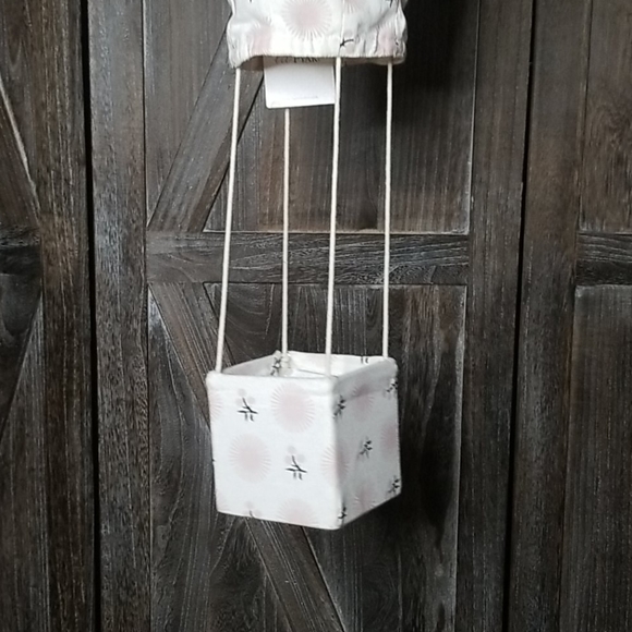 NWT lil' PYAR-Fabric Hot air balloon mobile-pink/cream floral pattern - Picture 3 of 6